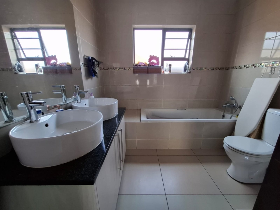 2 Bedroom Property for Sale in Heuwelsig Free State